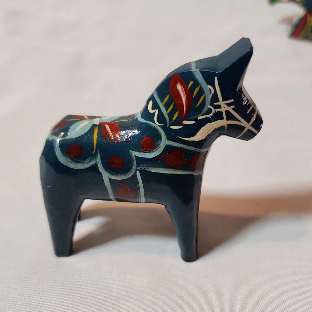 Vintage Swedish Tilly G.A. Olssen Hand Vrafted Dala Horses & Roosters Set